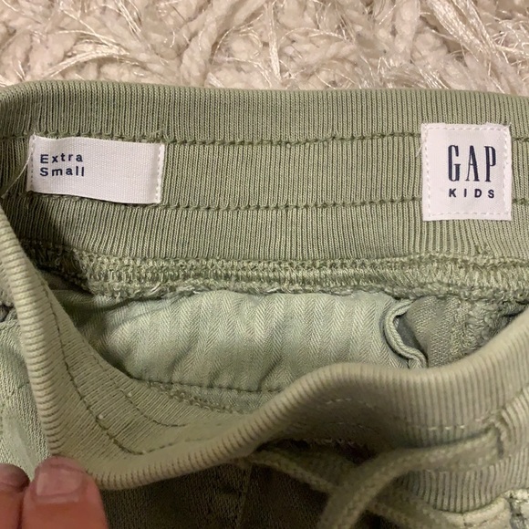 Gap Girl’s Adorable drawstring Chino style joggers - Picture 3 of 5